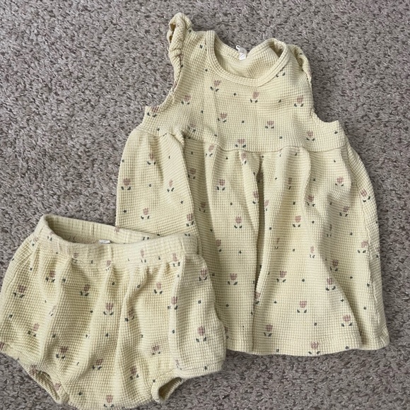 Quincy Mae Light Yellow Floral Dress & Bloomers - Picture 1 of 3